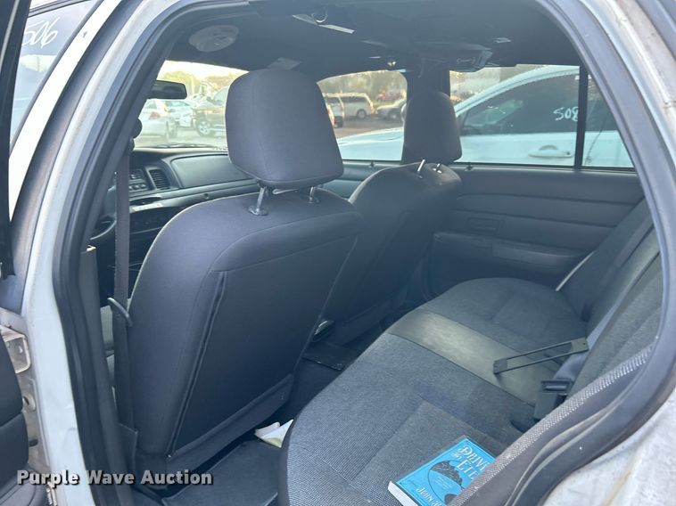 image for item MG9995 2005 Ford Crown Victoria Police Interceptor