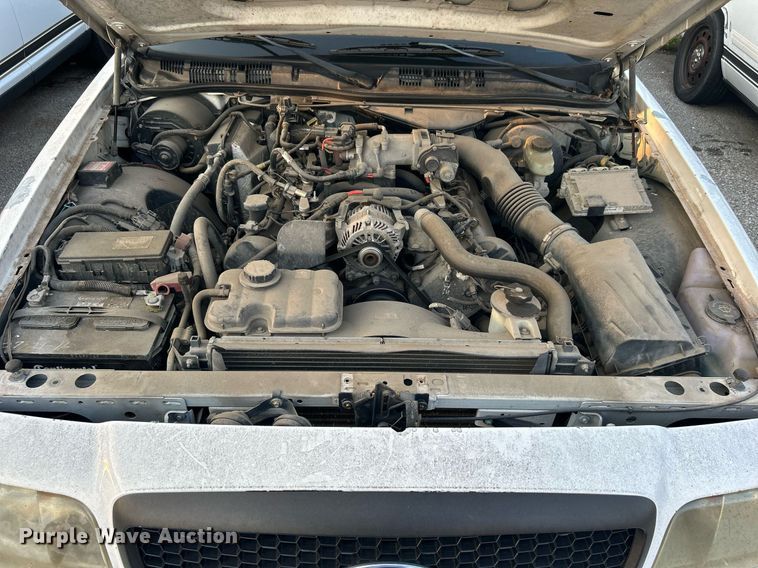 image for item MG9995 2005 Ford Crown Victoria Police Interceptor