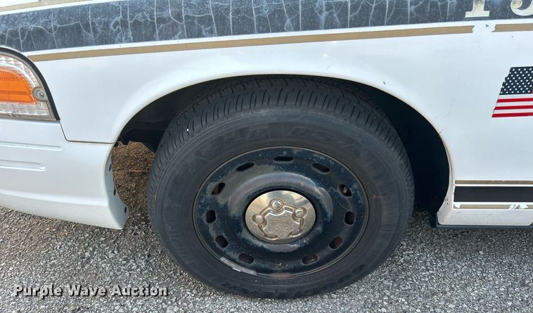 image for item MG9995 2005 Ford Crown Victoria Police Interceptor