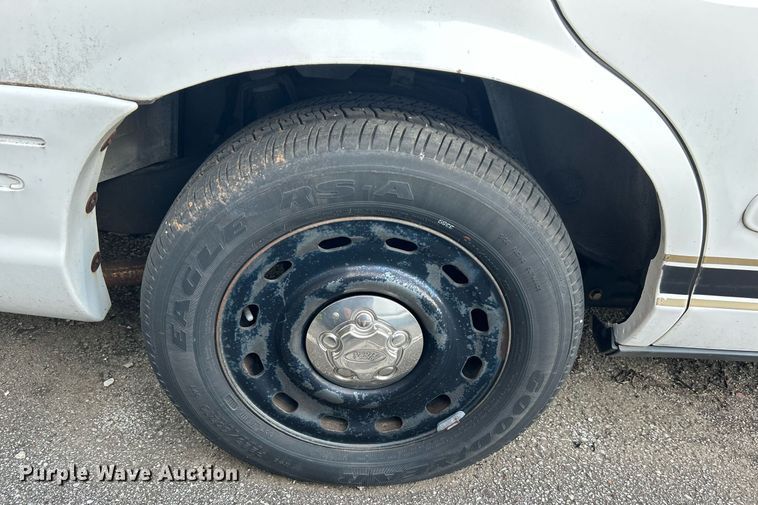 image for item MG9995 2005 Ford Crown Victoria Police Interceptor