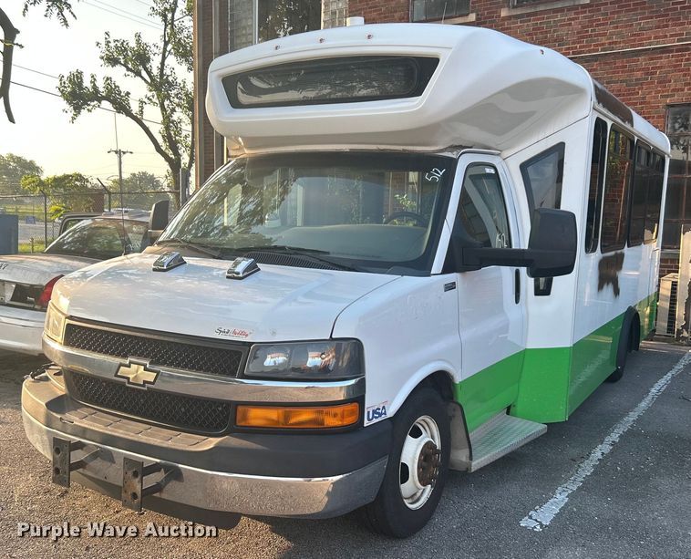 image for item MG9998 2014 Chevrolet Express G4500  shuttle bus