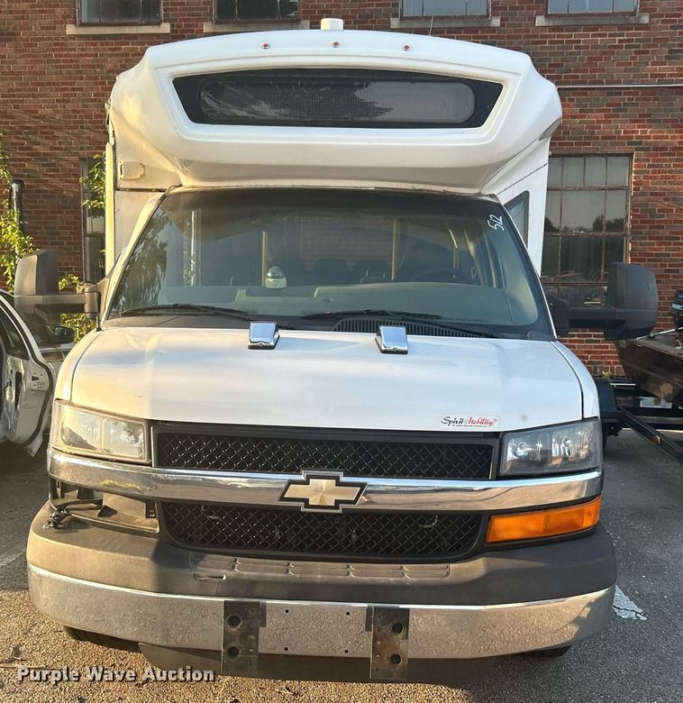 image for item MG9998 2014 Chevrolet Express G4500  shuttle bus