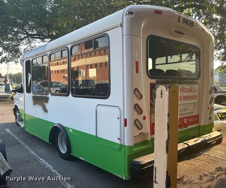 image for item MG9998 2014 Chevrolet Express G4500  shuttle bus