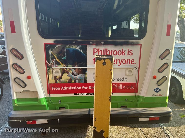 image for item MG9998 2014 Chevrolet Express G4500  shuttle bus