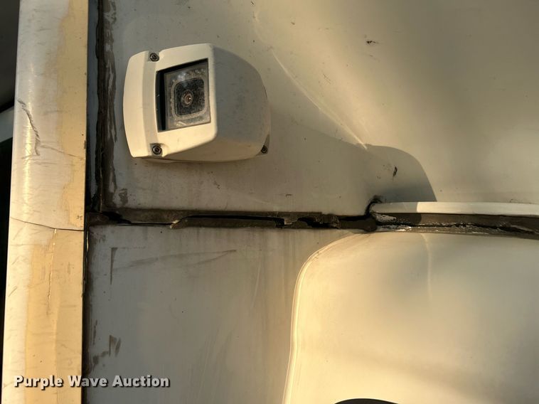 image for item MG9998 2014 Chevrolet Express G4500  shuttle bus