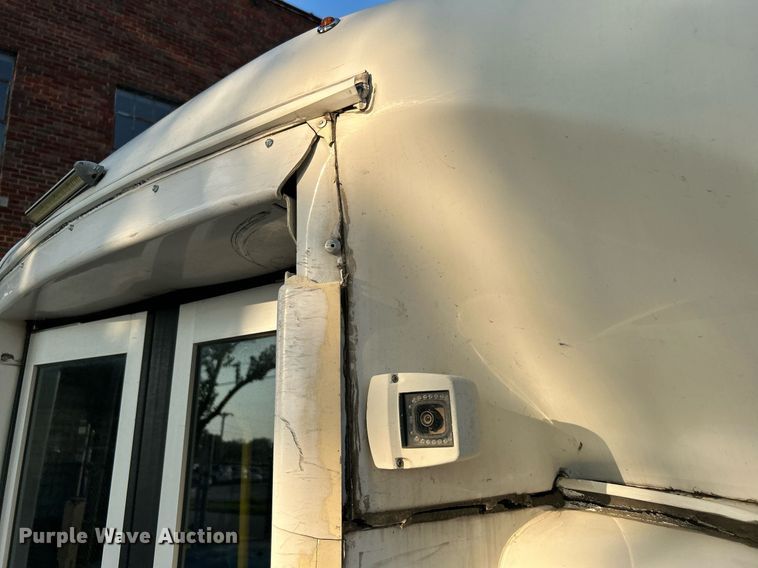 image for item MG9998 2014 Chevrolet Express G4500  shuttle bus