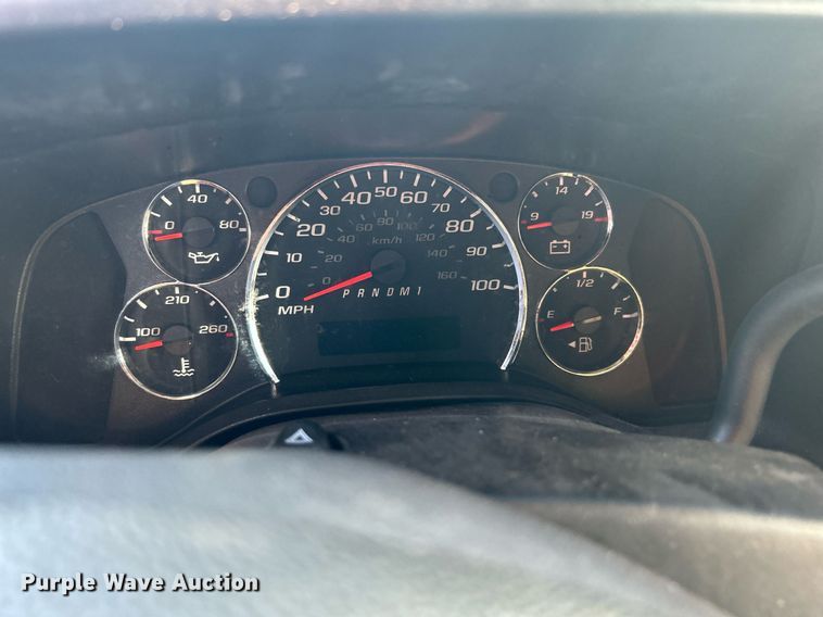 image for item MG9998 2014 Chevrolet Express G4500  shuttle bus