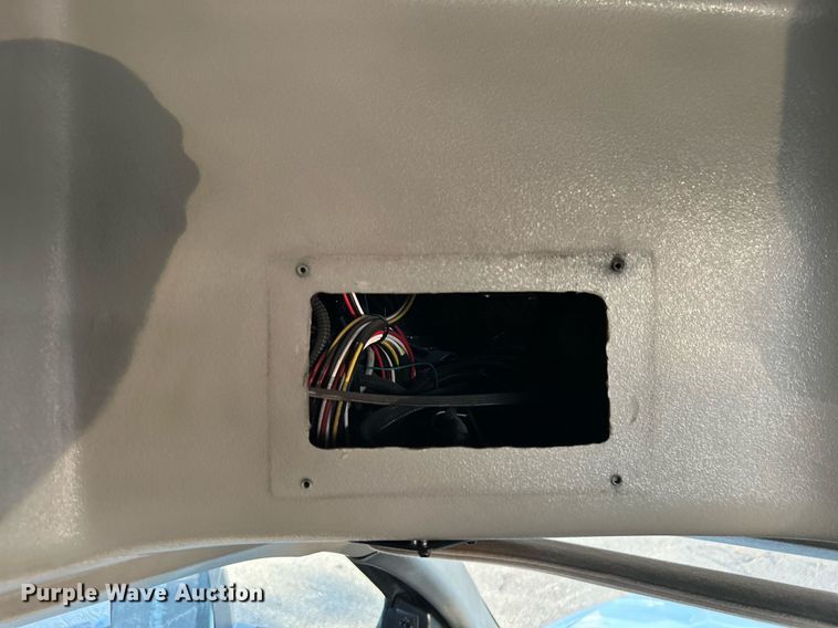 image for item MG9998 2014 Chevrolet Express G4500  shuttle bus