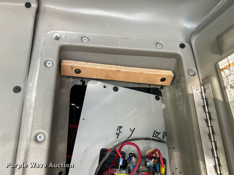 image for item MG9998 2014 Chevrolet Express G4500  shuttle bus