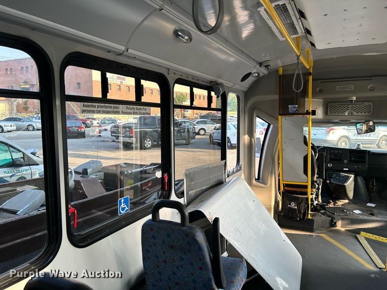 image for item MG9998 2014 Chevrolet Express G4500  shuttle bus