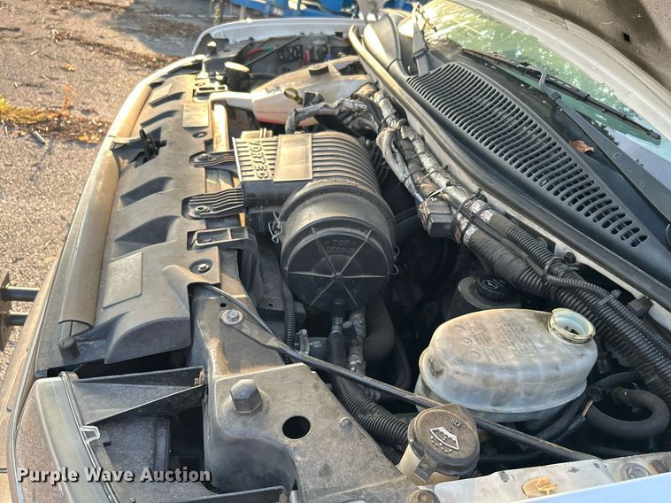 image for item MG9998 2014 Chevrolet Express G4500  shuttle bus