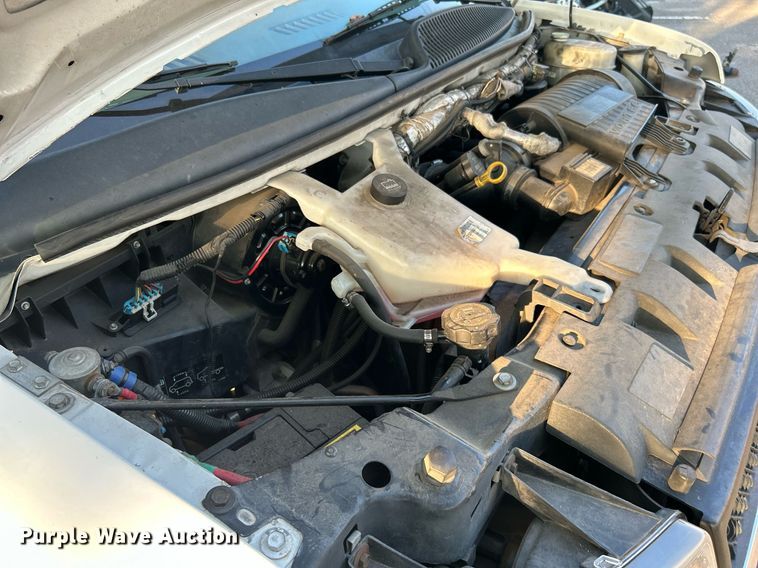 image for item MG9998 2014 Chevrolet Express G4500  shuttle bus