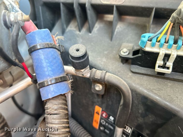 image for item MG9998 2014 Chevrolet Express G4500  shuttle bus