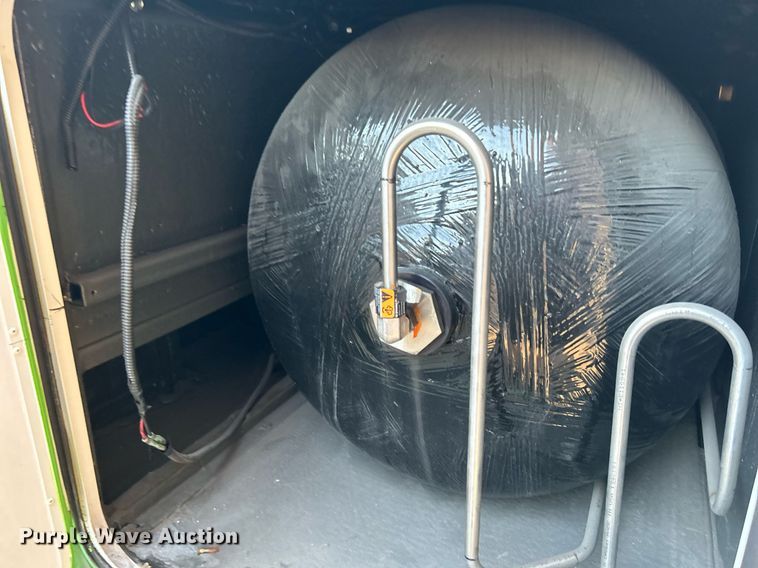 image for item MG9998 2014 Chevrolet Express G4500  shuttle bus