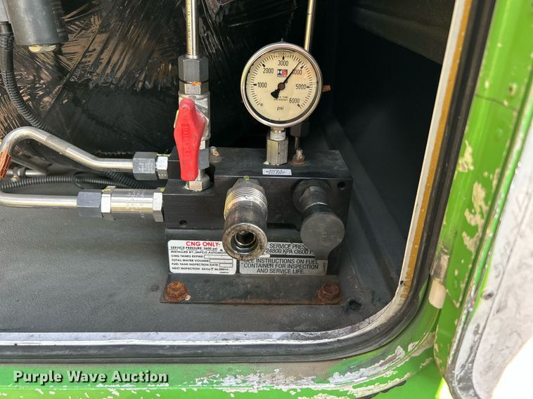 image for item MG9998 2014 Chevrolet Express G4500  shuttle bus