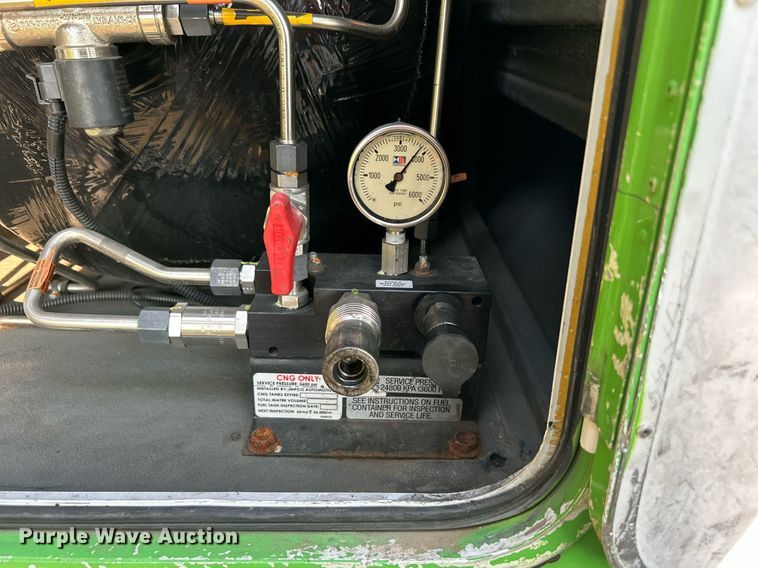 image for item MG9998 2014 Chevrolet Express G4500  shuttle bus