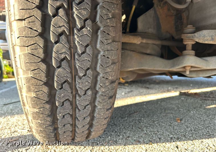 image for item MG9998 2014 Chevrolet Express G4500  shuttle bus