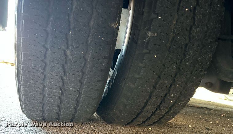 image for item MG9998 2014 Chevrolet Express G4500  shuttle bus