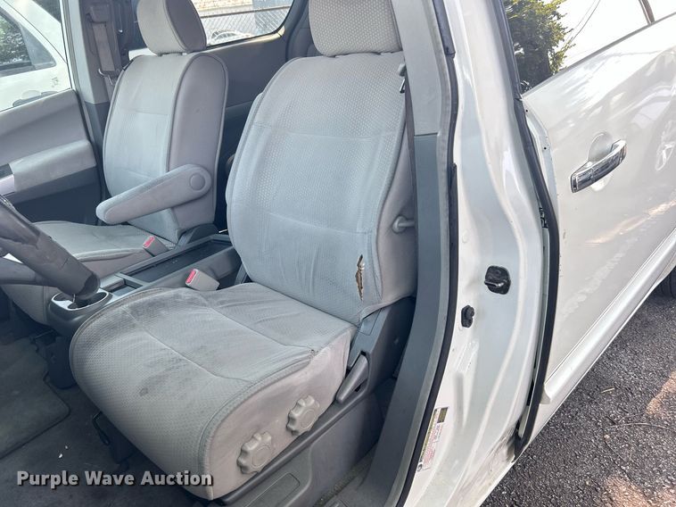 image for item MH9002 2008 Nissan Quest  van