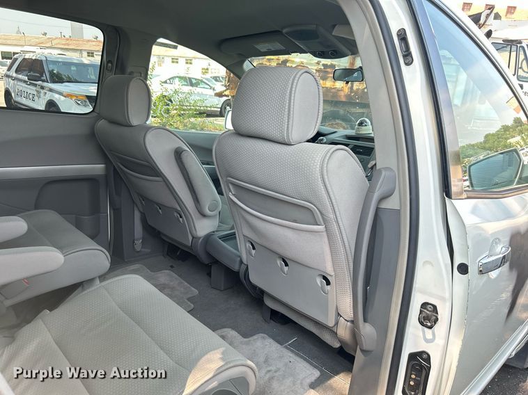 image for item MH9002 2008 Nissan Quest  van