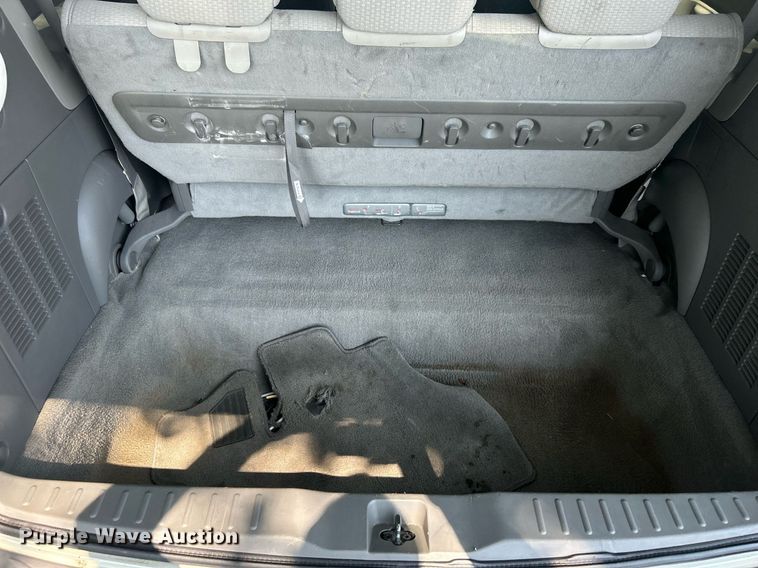 image for item MH9002 2008 Nissan Quest  van