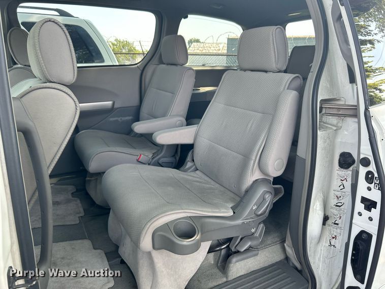 image for item MH9002 2008 Nissan Quest  van