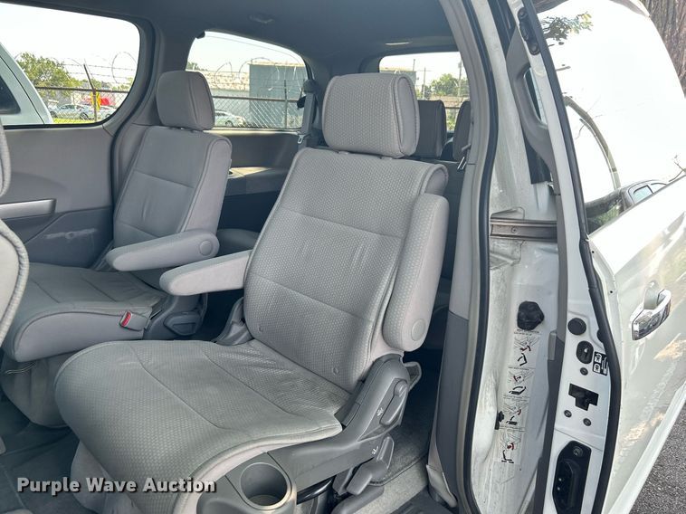 image for item MH9002 2008 Nissan Quest  van