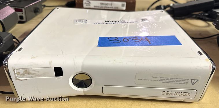 image for item MH9018 Xbox 360  gaming system