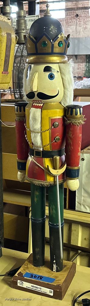 image for item MH9019 Nut cracker