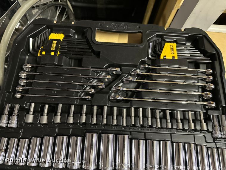 image for item MH9021 DeWalt  tool set