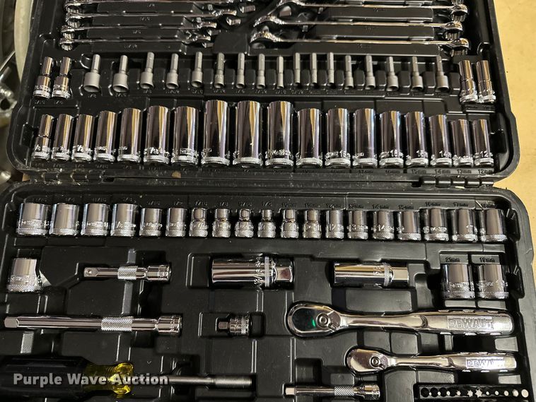 image for item MH9021 DeWalt  tool set