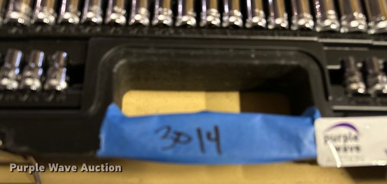 image for item MH9021 DeWalt  tool set