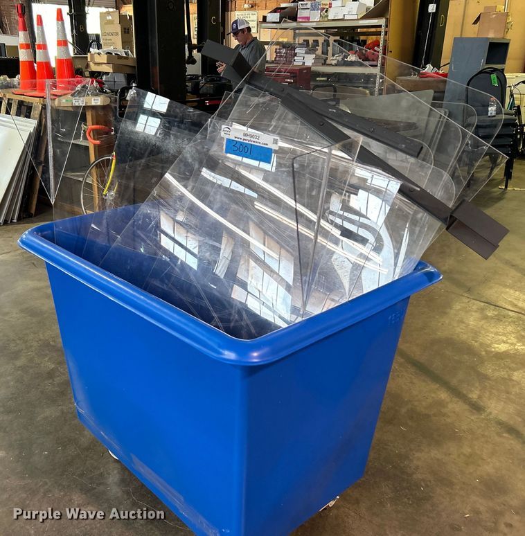 image for item MH9032 Plexiglass dividers