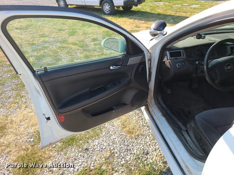 image for item MJ9292 2001 Chevrolet Impala Police Cruiser