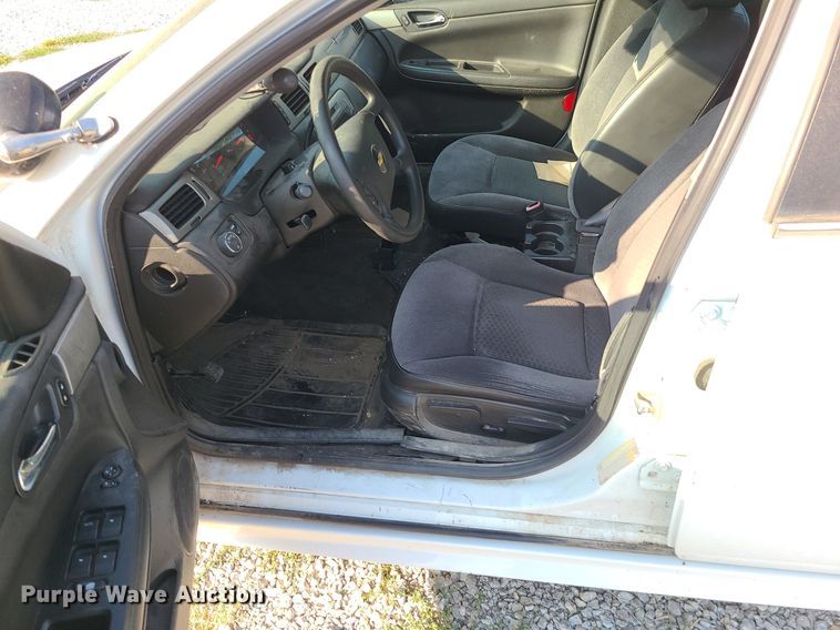 image for item MJ9292 2001 Chevrolet Impala Police Cruiser