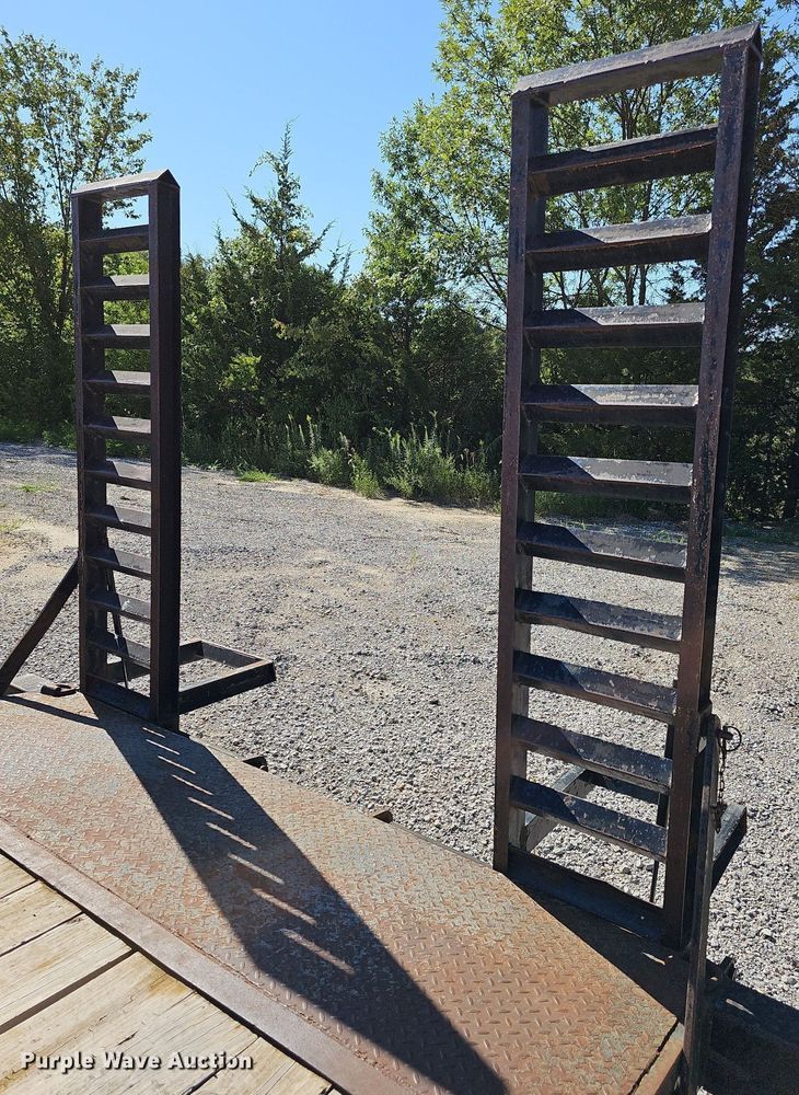 image for item MP9325 2004 Eagle  utility trailer