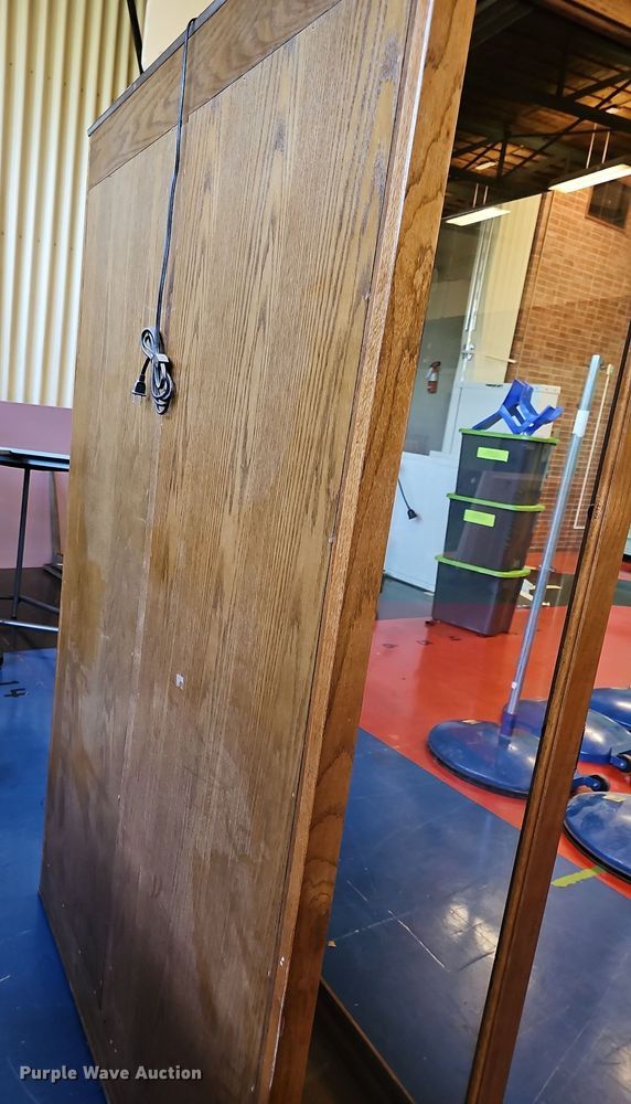 image for item MP9347 Display cabinet