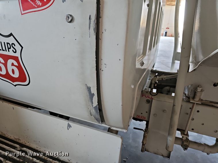 image for item MP9393 1986 Chevrolet C70  fuel truck