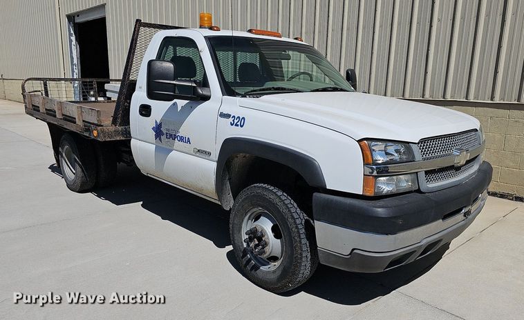 image for item MP9400 2003 Chevrolet Silverado 3500  flatbed pickup truck