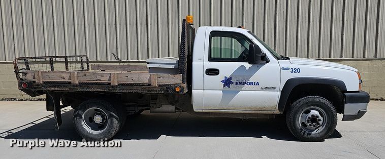 image for item MP9400 2003 Chevrolet Silverado 3500  flatbed pickup truck