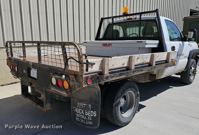 image for item MP9400 2003 Chevrolet Silverado 3500  flatbed pickup truck