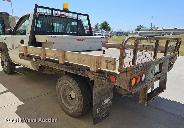 image for item MP9400 2003 Chevrolet Silverado 3500  flatbed pickup truck