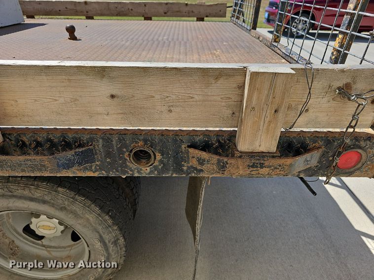 image for item MP9400 2003 Chevrolet Silverado 3500  flatbed pickup truck