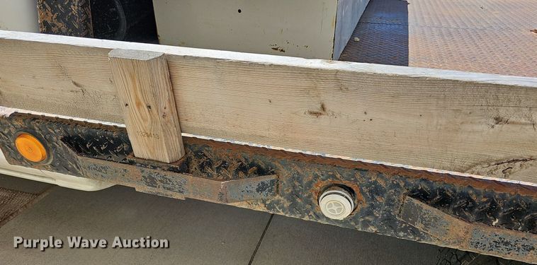 image for item MP9400 2003 Chevrolet Silverado 3500  flatbed pickup truck