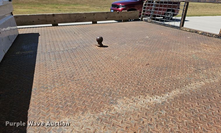 image for item MP9400 2003 Chevrolet Silverado 3500  flatbed pickup truck