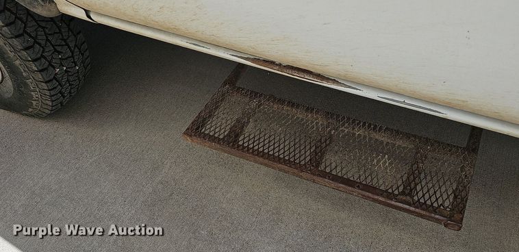 image for item MP9400 2003 Chevrolet Silverado 3500  flatbed pickup truck