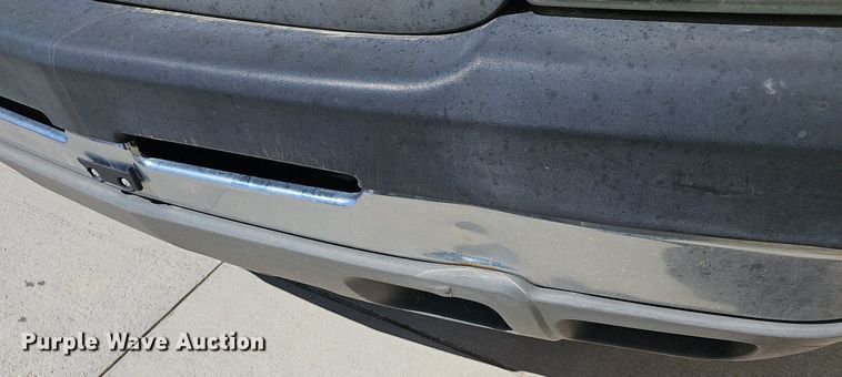 image for item MP9400 2003 Chevrolet Silverado 3500  flatbed pickup truck