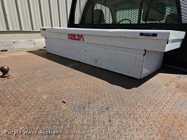 image for item MP9400 2003 Chevrolet Silverado 3500  flatbed pickup truck