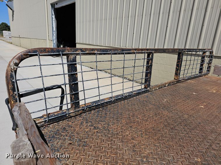 image for item MP9400 2003 Chevrolet Silverado 3500  flatbed pickup truck