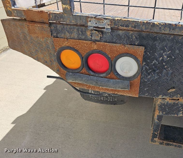 image for item MP9400 2003 Chevrolet Silverado 3500  flatbed pickup truck